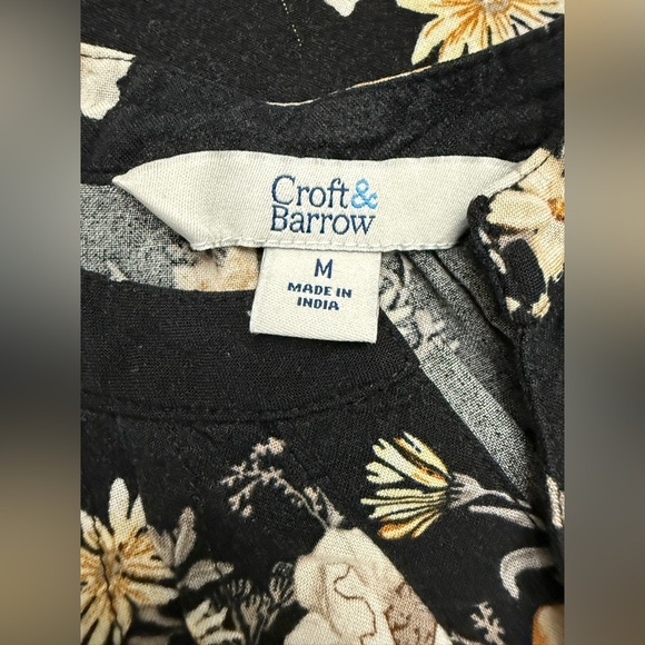 Croft & Barrow Sleeveless Black Floral Top - Picture 2 of 5